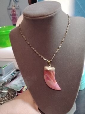 Pink Red Stone Horn Pendant With 22" Bronzetone Fashion Necklace Round Clasp